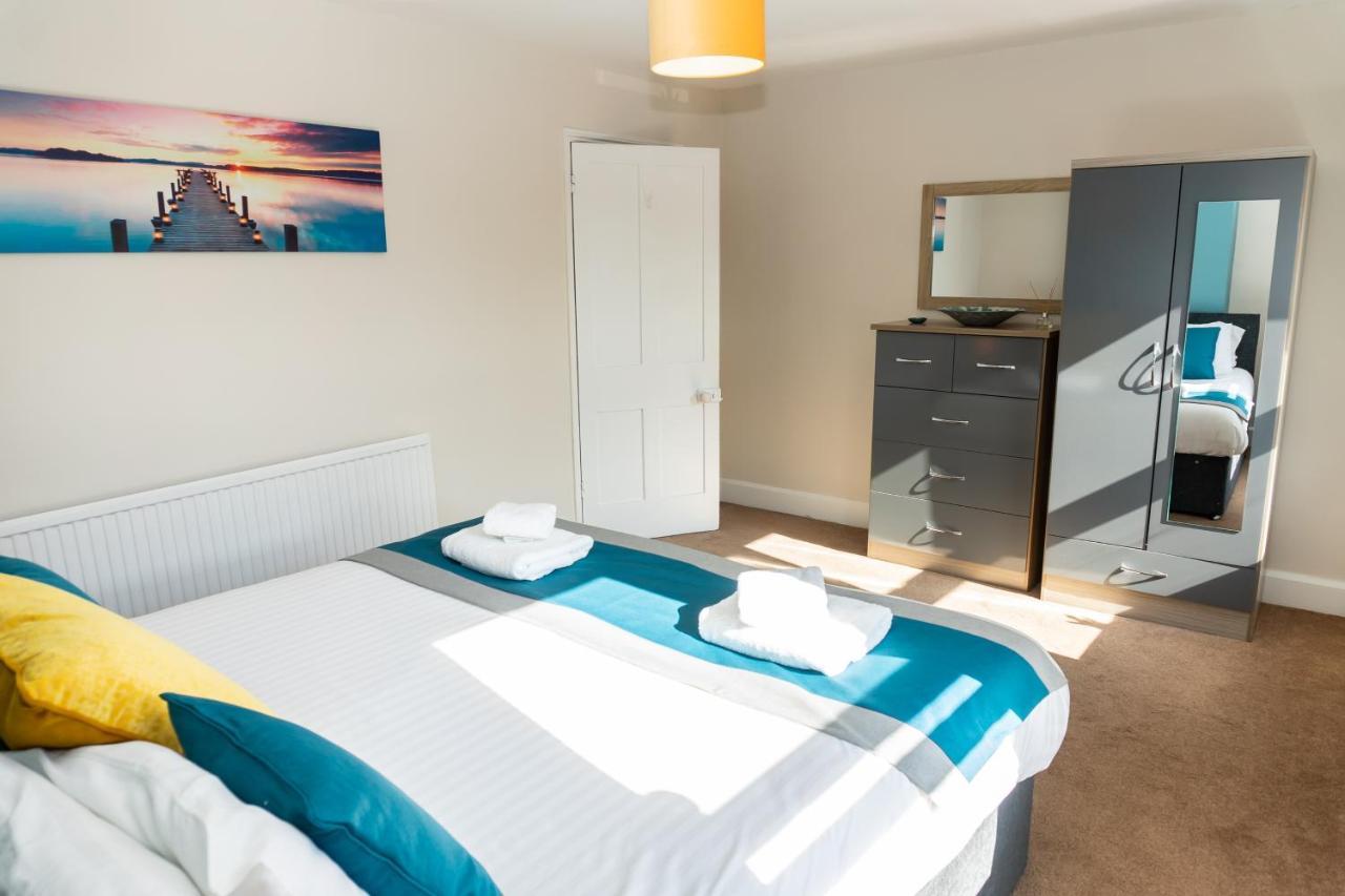 Cheltenham-spacious 2 Bedroom Home-sleeps 6-parking-garden-wifi Holiday home Cheltenham