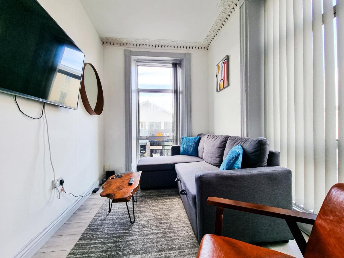 Newly Refurbished Flat In With Parking Cheltenham