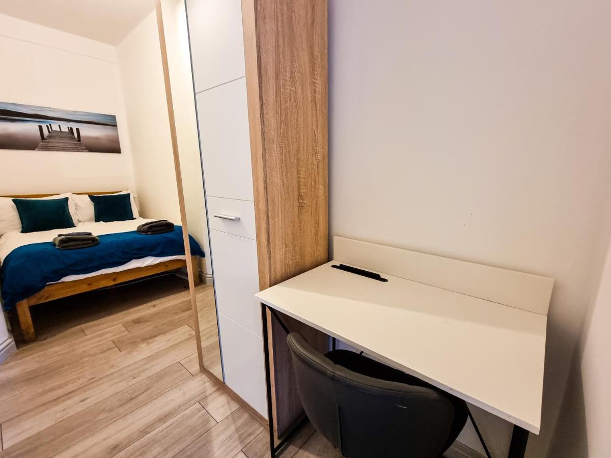 Newly Refurbished Flat In With Parking Cheltenham