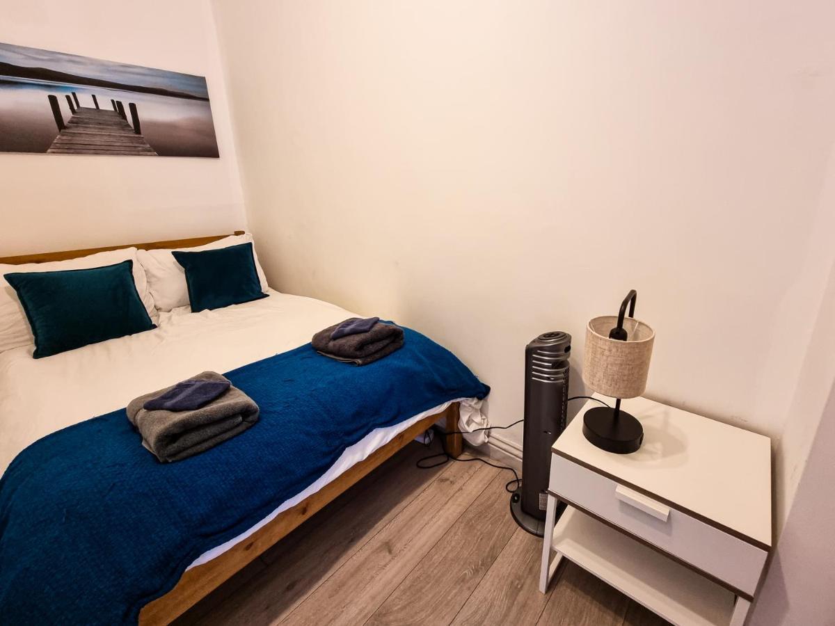 Newly Refurbished Flat In With Parking Apartment *