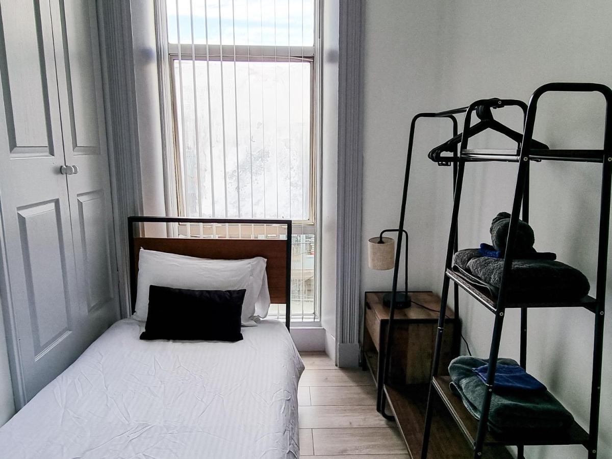 Apartment Newly Refurbished Flat In With Parking Cheltenham