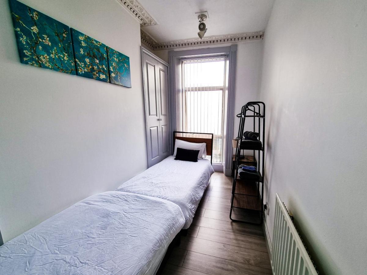 Newly Refurbished Flat In With Parking * Cheltenham