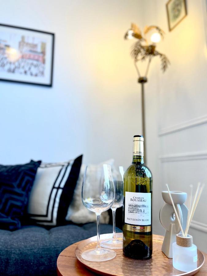 Am Living - Town Centre - St Georges Square Apartment