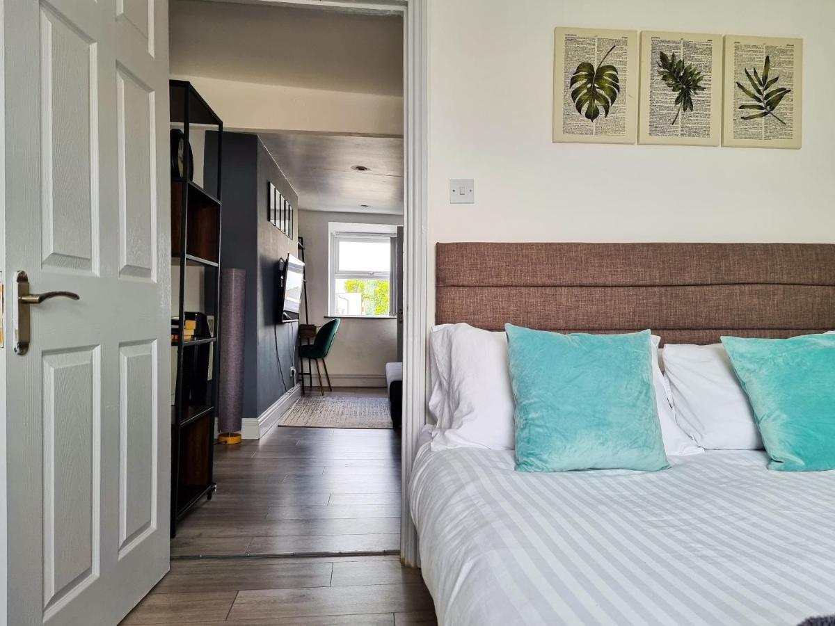 New Refurb Floor Flat In