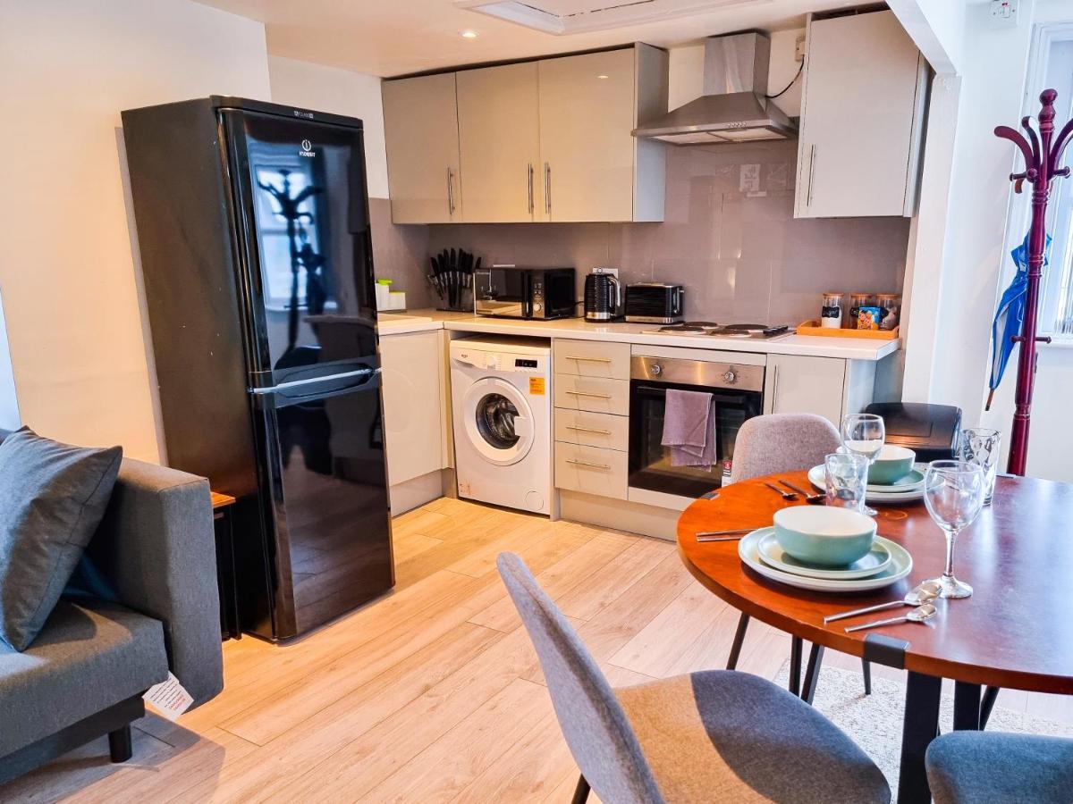 New Refurb Floor Flat In Apartamento Cheltenham