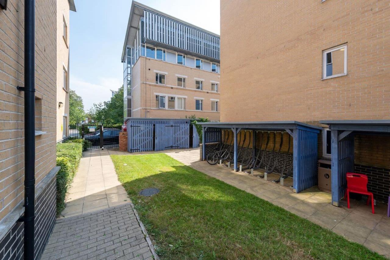 Shaftesbury Hall: Student With Private & Shared Kitchen Apartment *