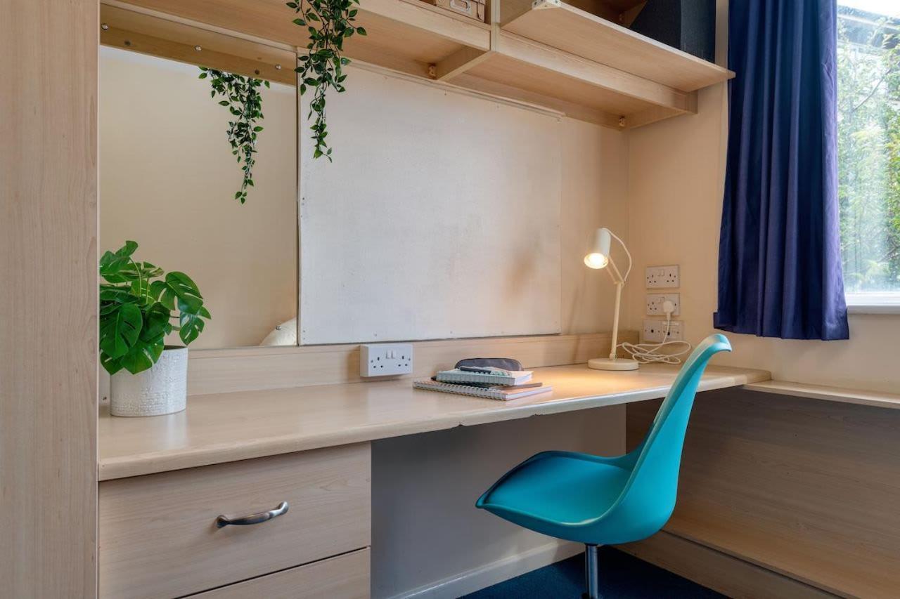 Shaftesbury Hall: Student With Private & Shared Kitchen