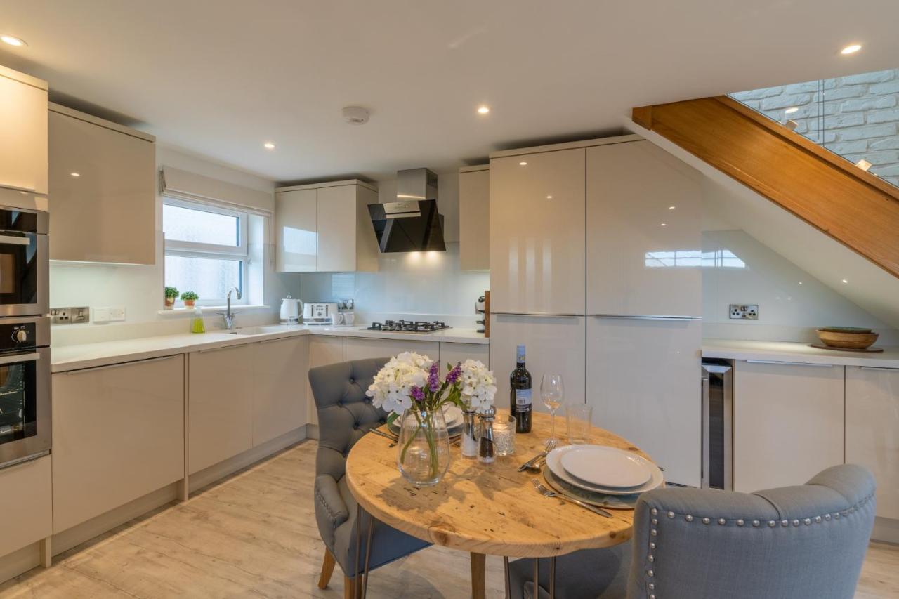 Hillview Hideaway With Hot Tub Cheltenham