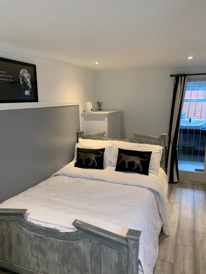 1560 By The Racecourse Homestay
