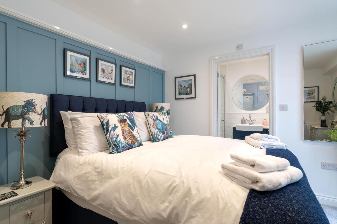 Apartment Stunning 2 Bed Basement Flat In The Heart Of Cheltenham! *