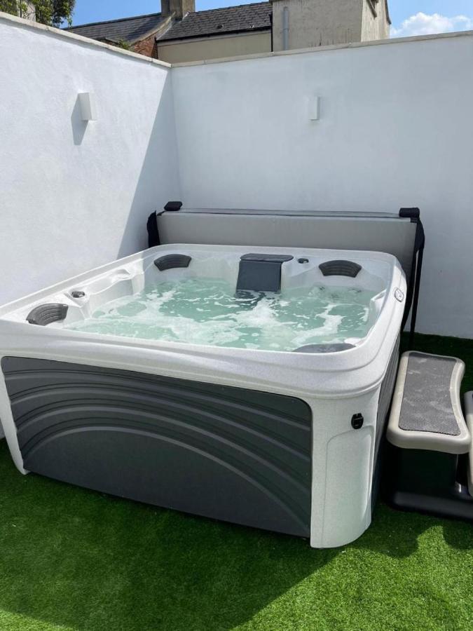 Gloucester Place Townhouse With Hot Tub! *