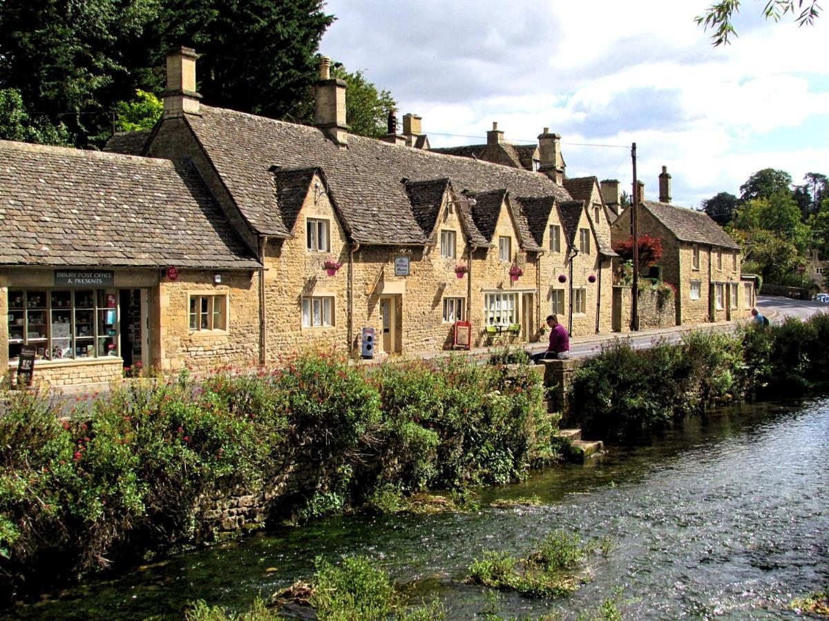 Spacious 2br Victorian Flat In Cotswolds - Free Parking