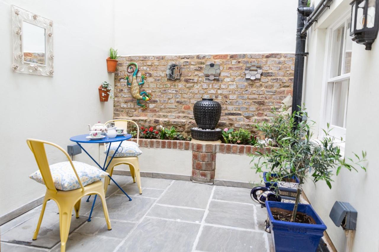 17 Rodney Road - Luxury Cheltenham
