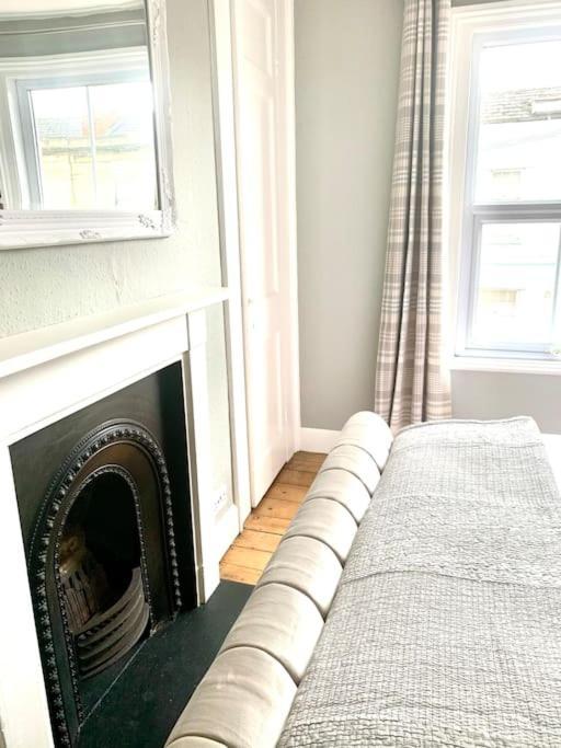 Lovely 3 Bed House In The Heart Of *