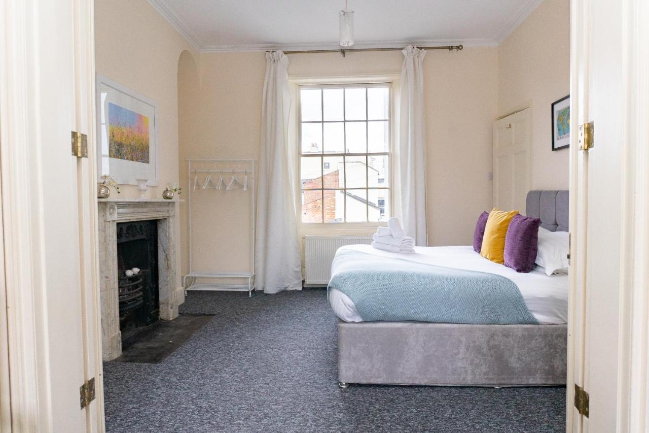 Beautiful 5-bed Regency In Montpellier Holiday home Cheltenham