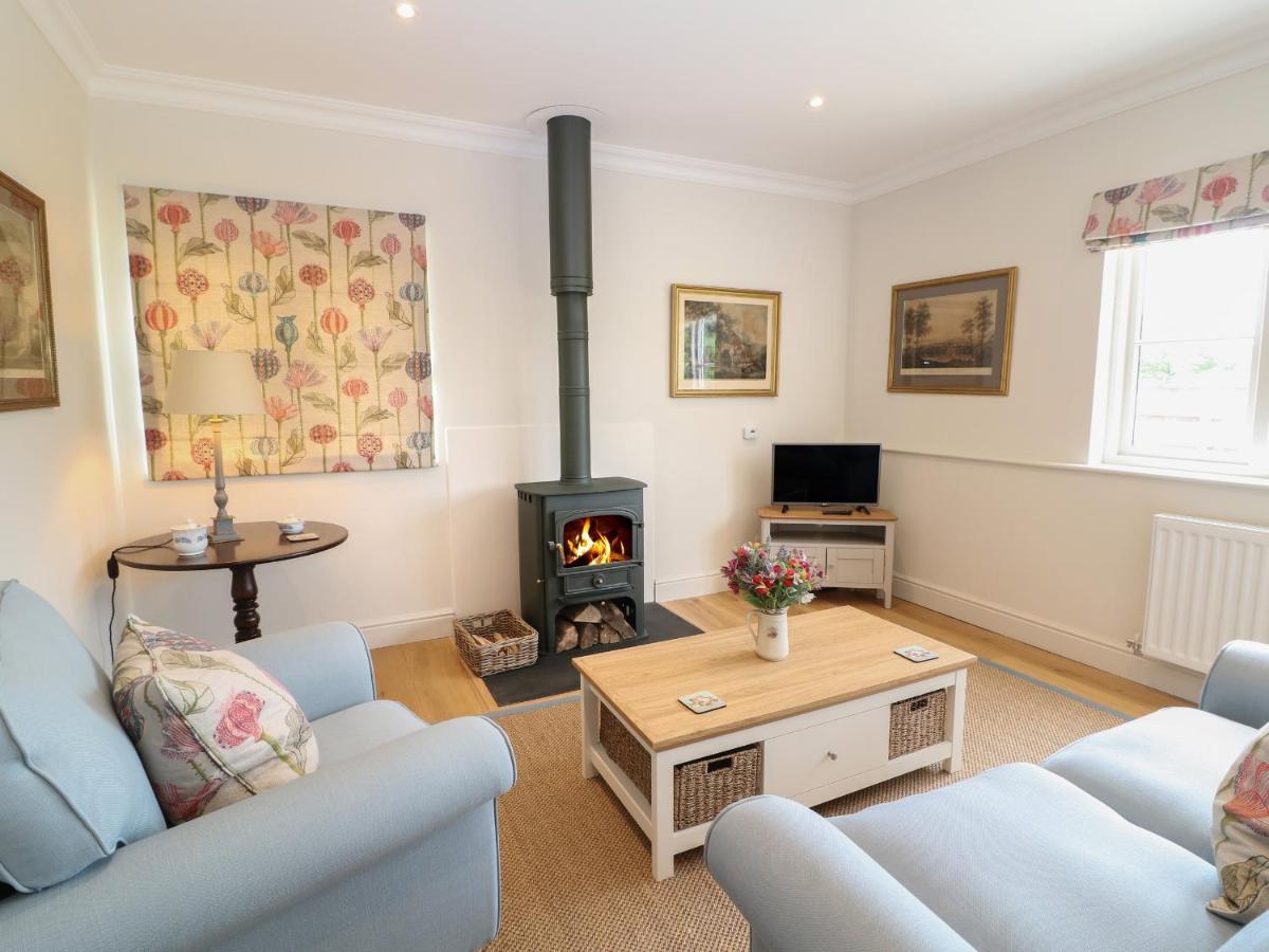 Flagstone Apartment