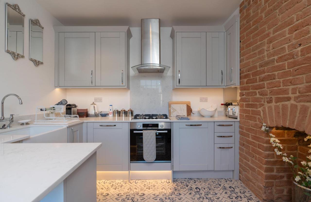 Gloucester Place Townhouse And Hot Tub!