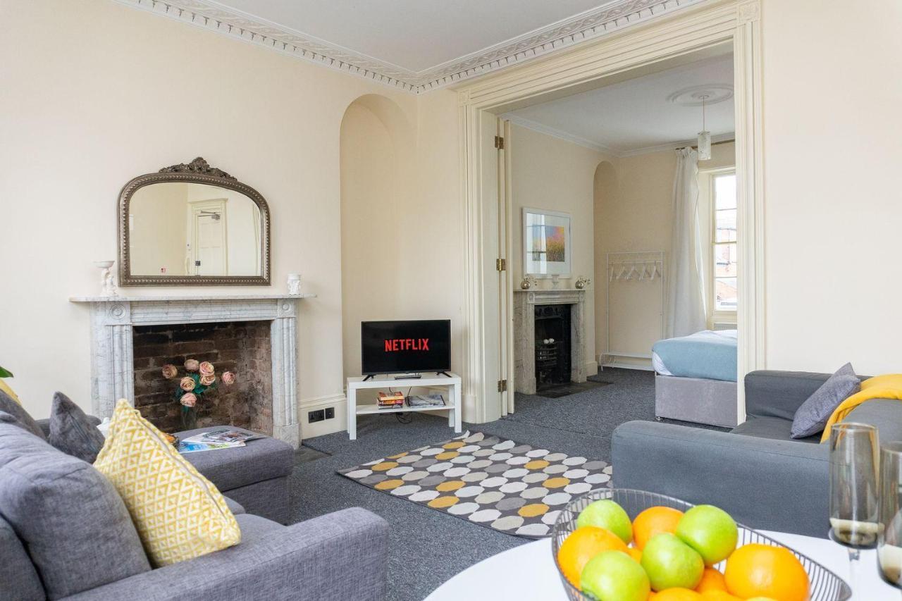 Beautiful 5-bed Regency In Montpellier Holiday home Cheltenham