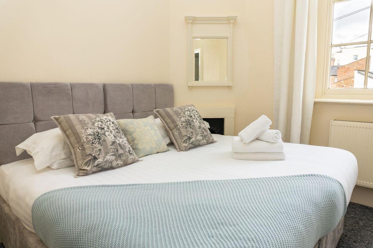 Beautiful 5-bed Regency In Montpellier Holiday home Cheltenham