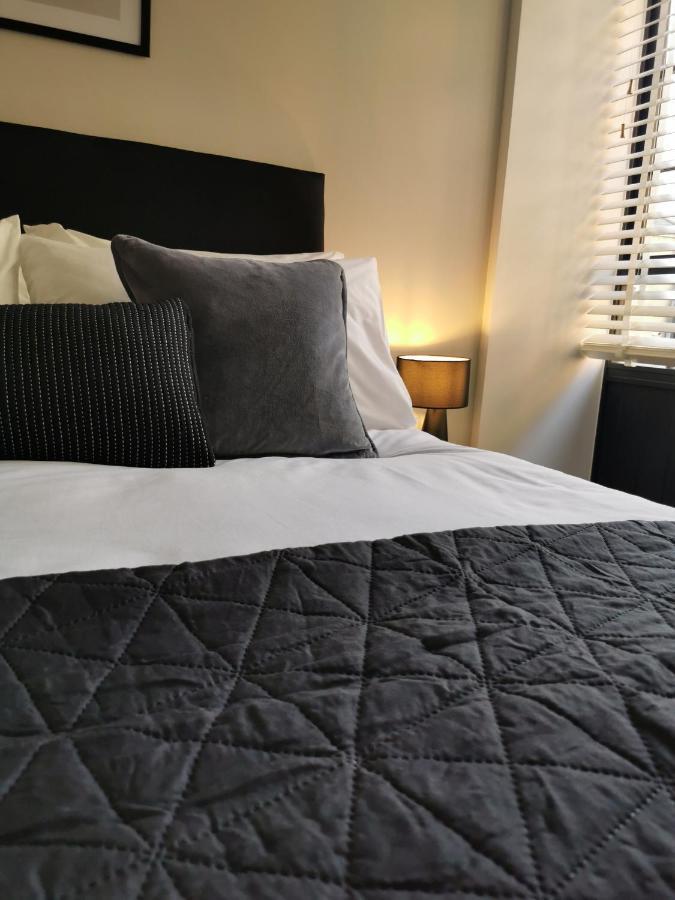 Apartment Axiom - Beautiful Stylish 2 Bed. *