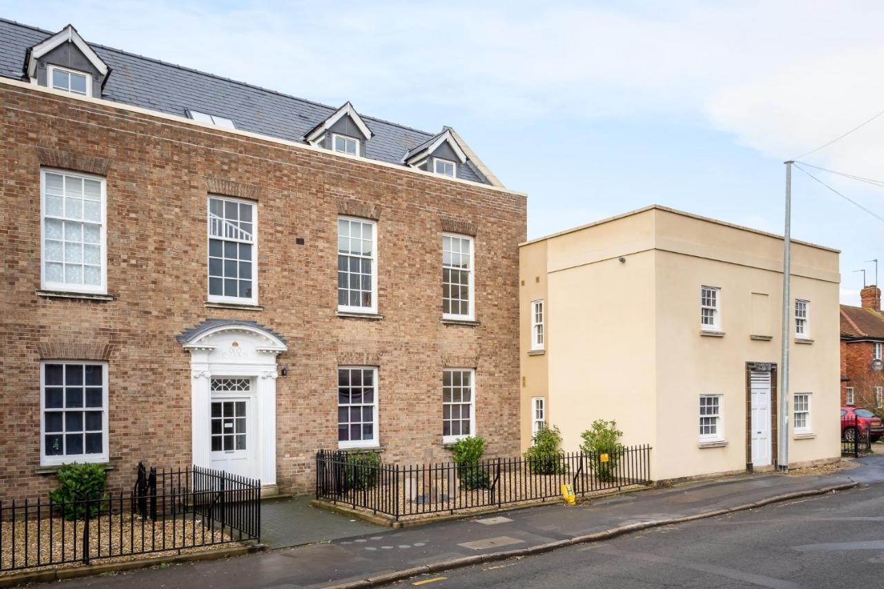 Apartment 2 Bedroom Town Centre *