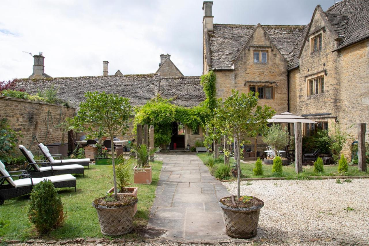 Village Centre Traditional Farm Manor House W Hot Tub Holiday home *