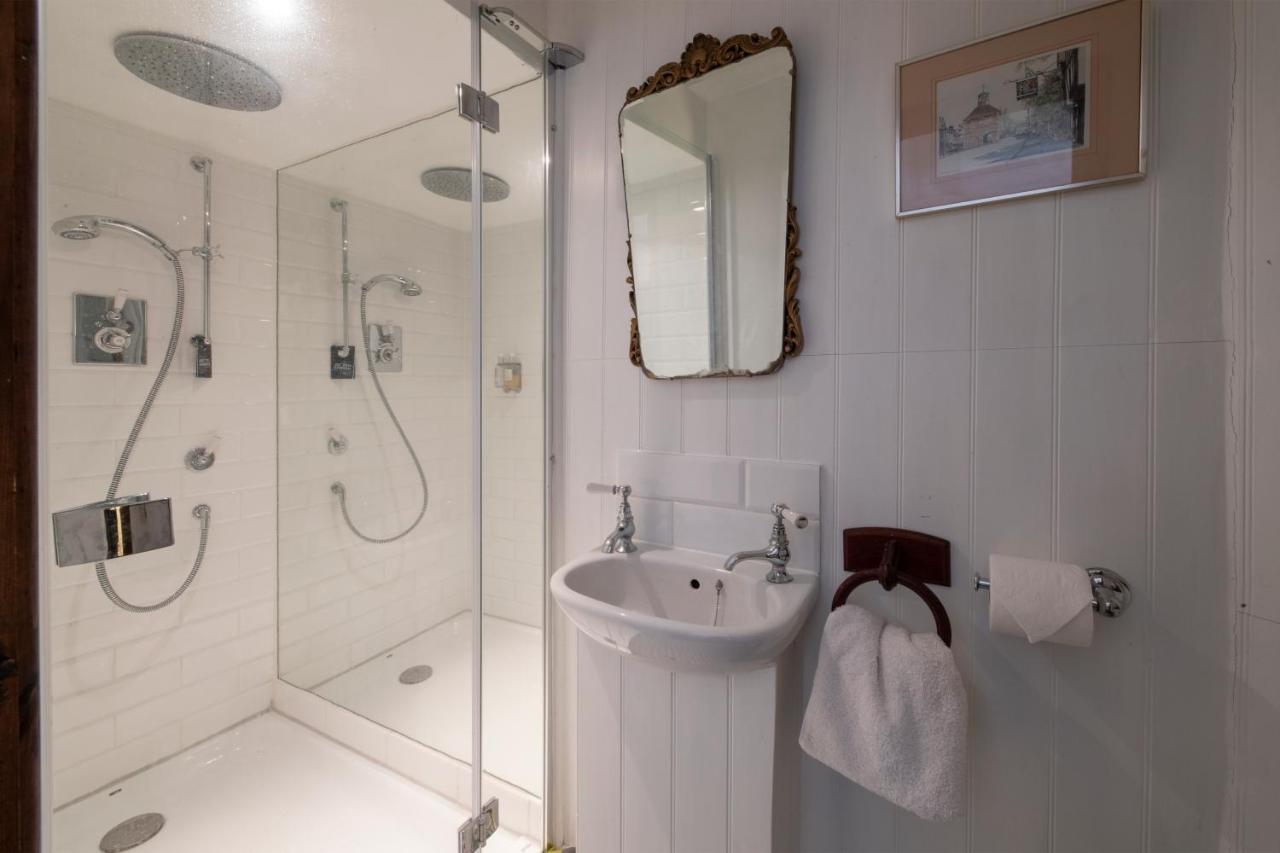 Village Centre Traditional Farm Manor House W Hot Tub Cheltenham