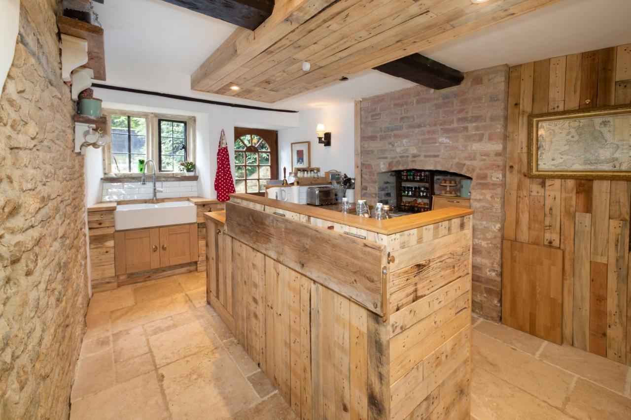 Holiday home Village Centre Traditional Farm Manor House W Hot Tub Cheltenham