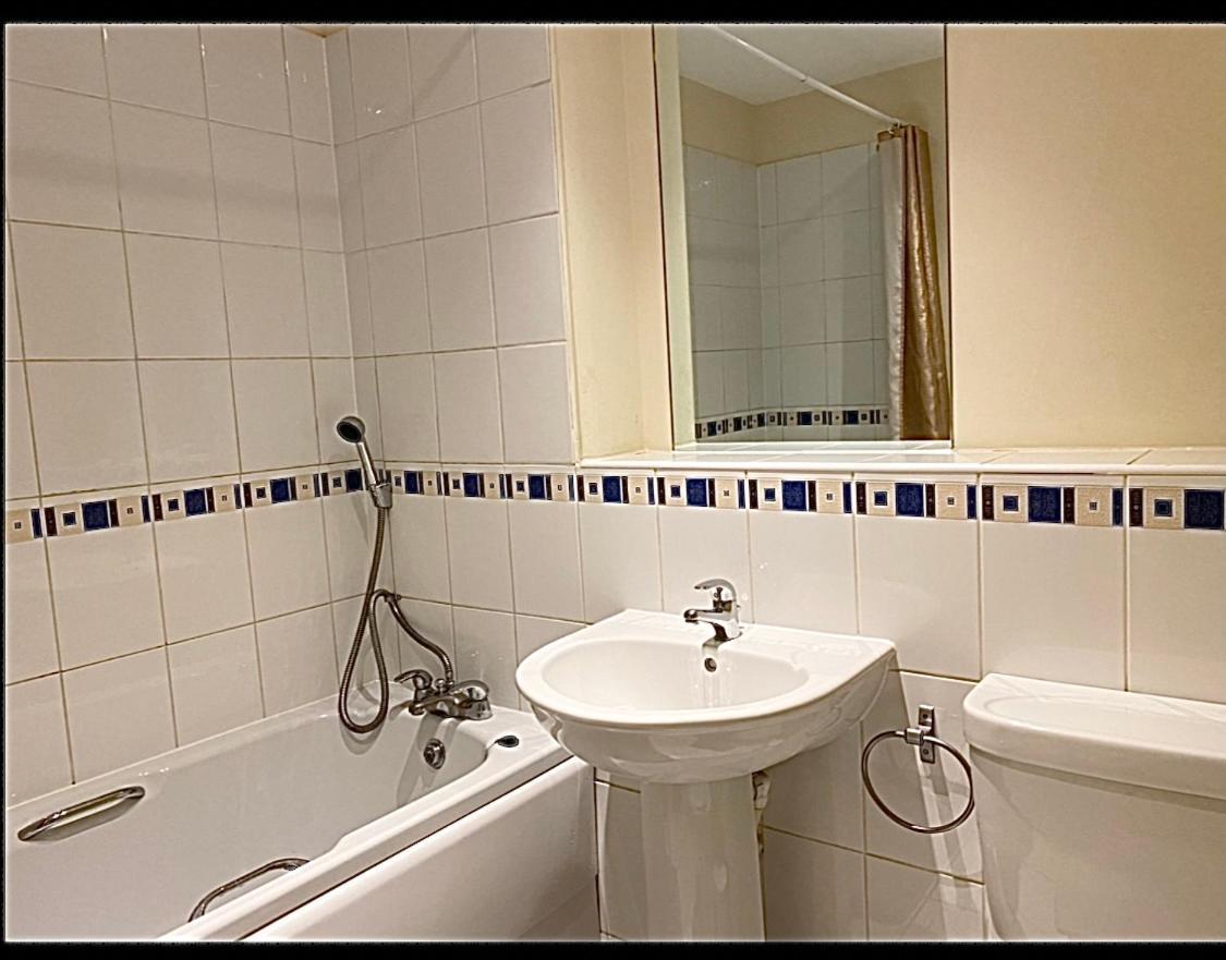 Double Bedroom With Pt/b * Cheltenham