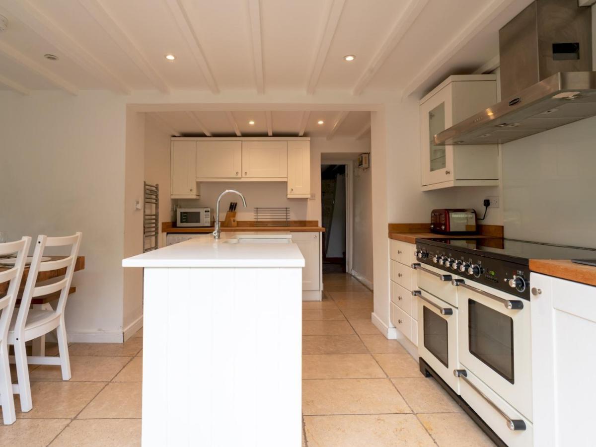 Pass The Keys Delightful 4 Bedroom Cotswold Character Holiday home *