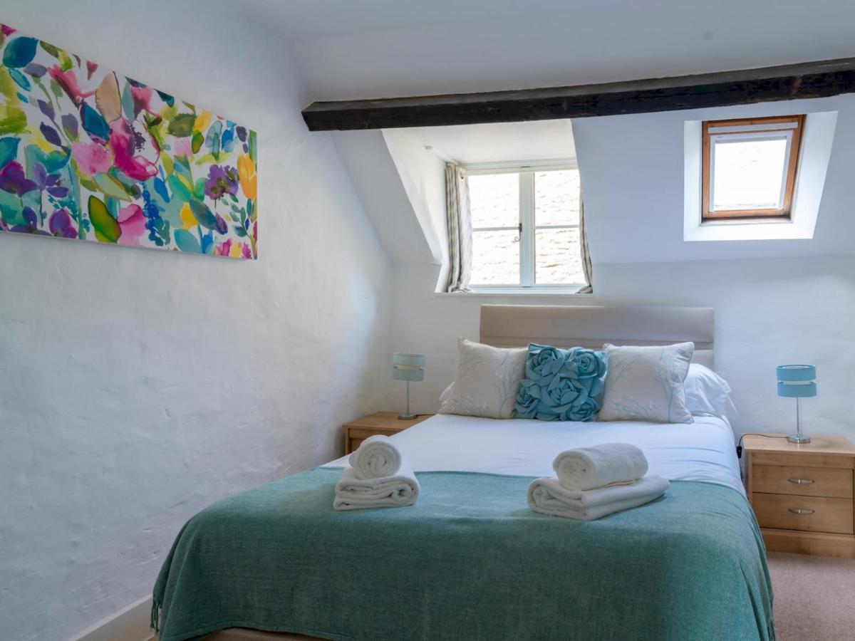 Pass The Keys Delightful 4 Bedroom Cotswold Character Holiday home Cheltenham