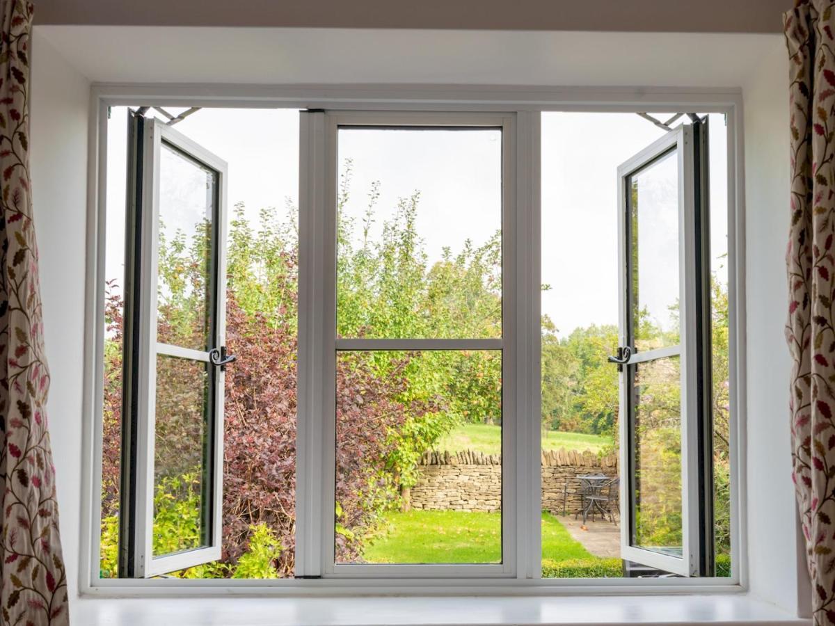 Pass The Keys Delightful 4 Bedroom Cotswold Character Holiday home *