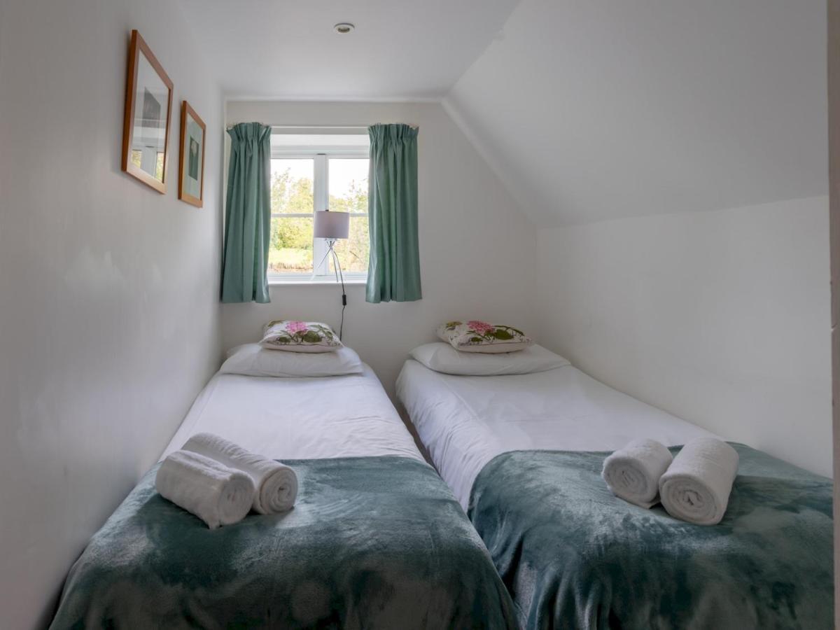 Pass The Keys Delightful 4 Bedroom Cotswold Character Holiday home *