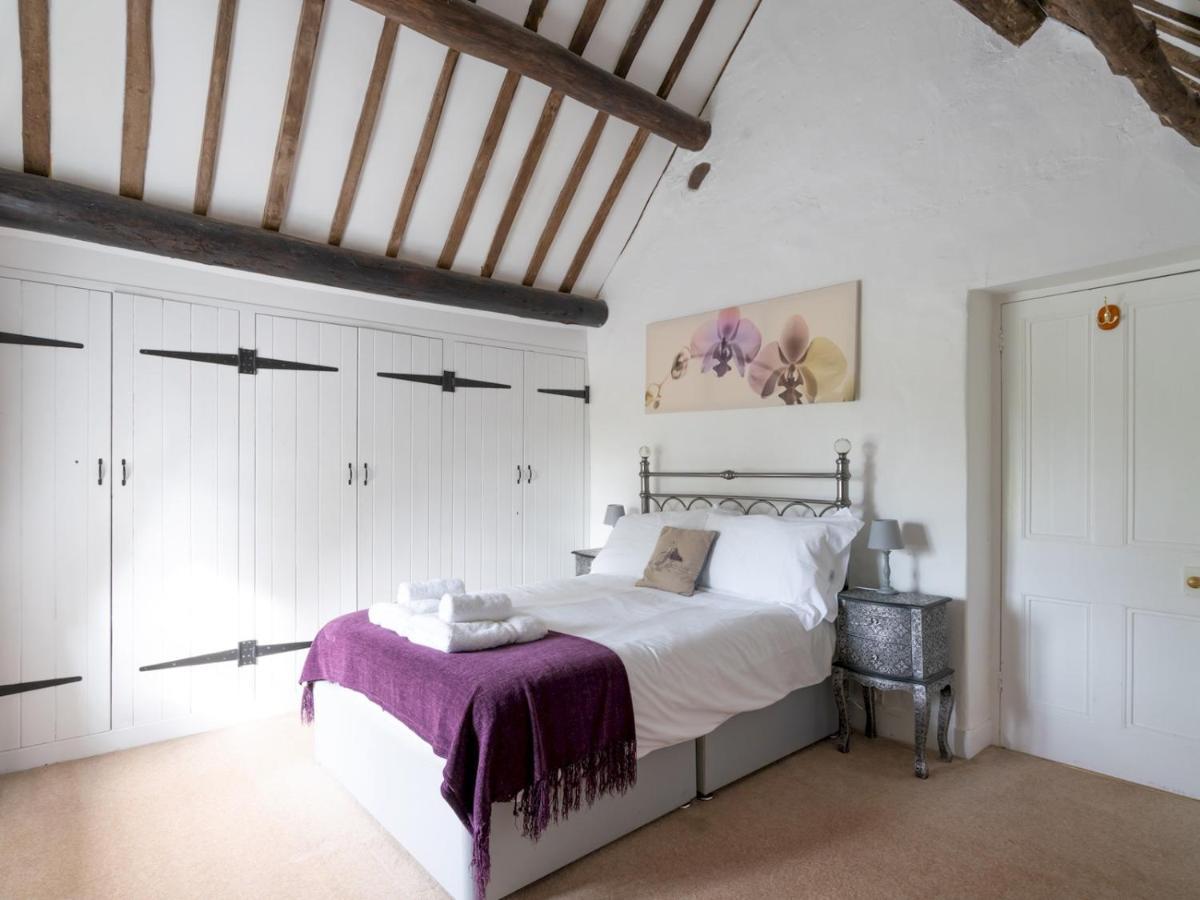 Pass The Keys Delightful 4 Bedroom Cotswold Character Holiday home *