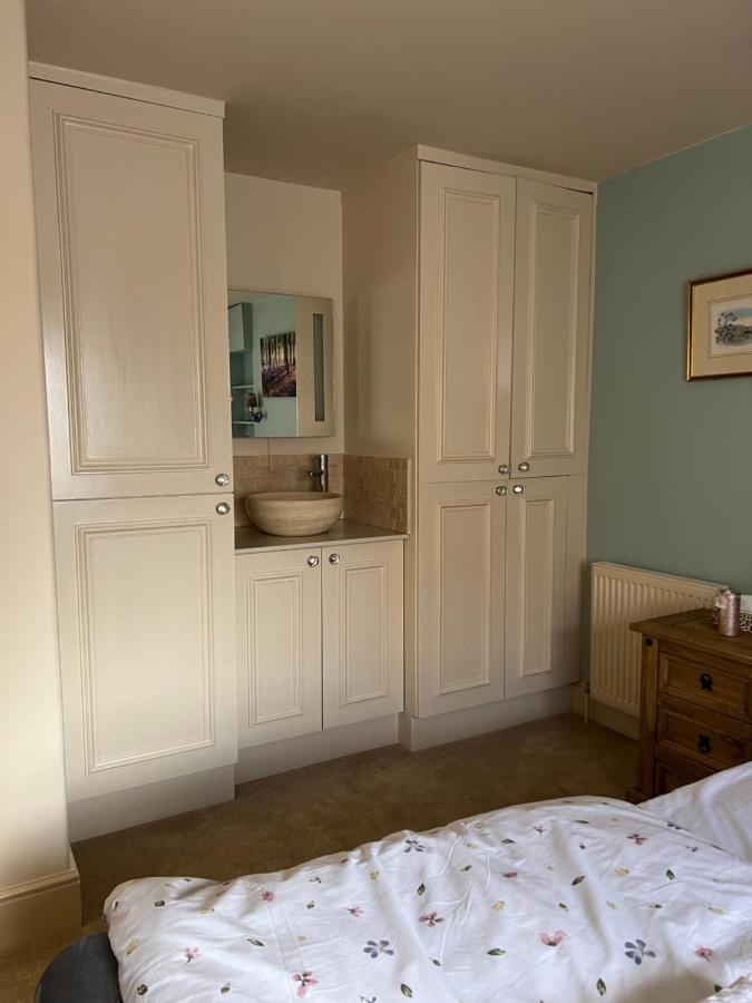 Flat Parking Off Road Apartment *