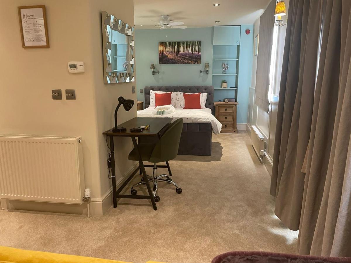 Apartment Flat Parking Off Road Cheltenham
