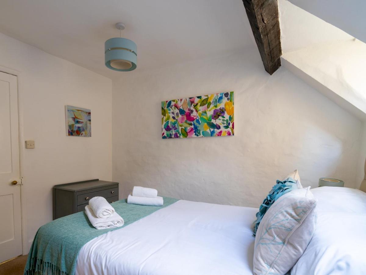Pass The Keys Delightful 4 Bedroom Cotswold Character
