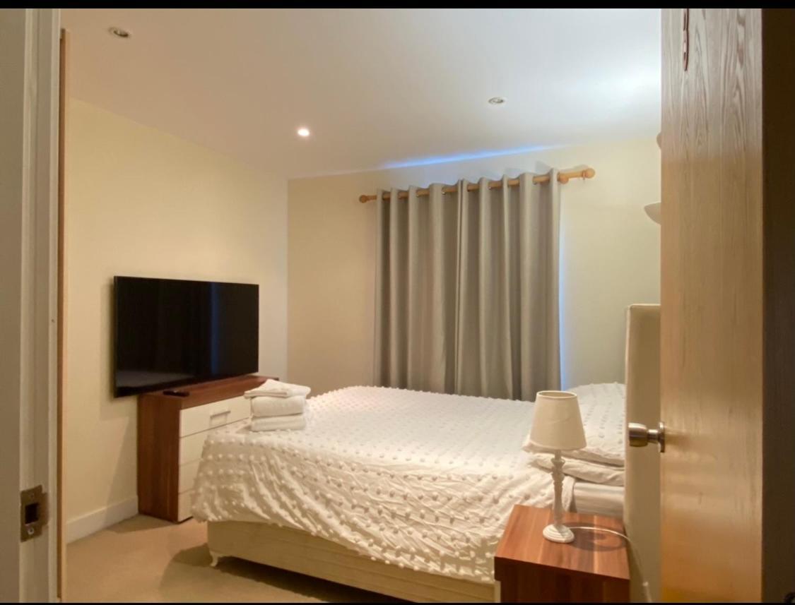 Double Bedroom With Pt/b * Cheltenham