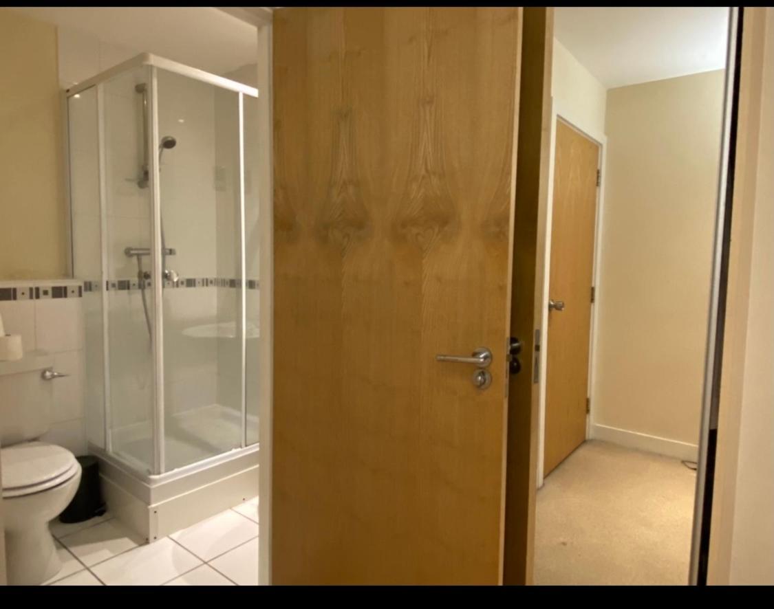 Double Bedroom With Pt/b Acomodação com café da manhã  Cheltenham