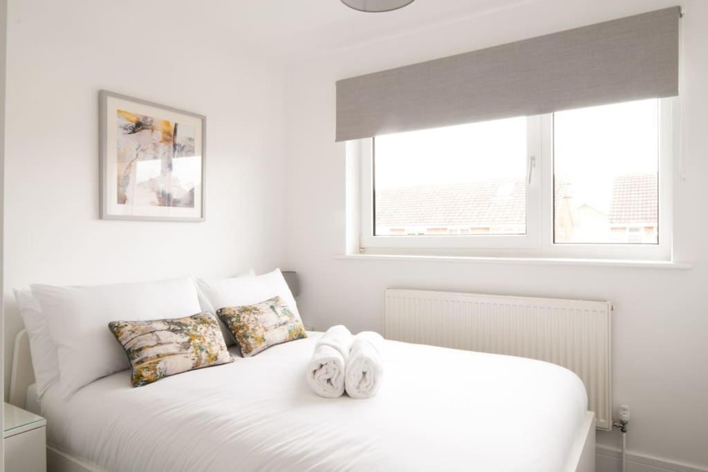 The Spitfire - Renovated 3-bed House In Cheltenham, Sleeps 8 *