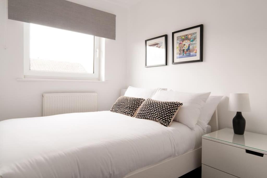 Holiday home The Spitfire - Renovated 3-bed House In Cheltenham, Sleeps 8 Cheltenham