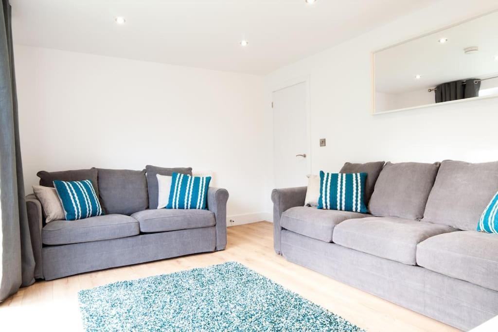 The Spitfire - Renovated 3-bed House In Cheltenham, Sleeps 8 *