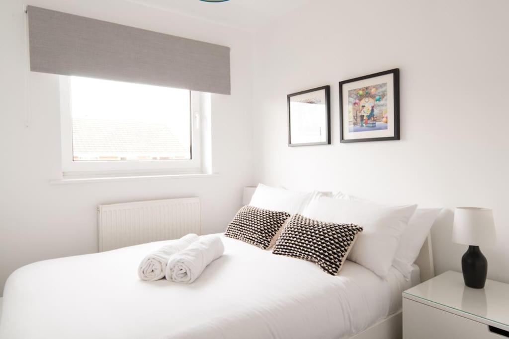 The Spitfire - Renovated 3-bed House In Cheltenham, Sleeps 8 Holiday home *