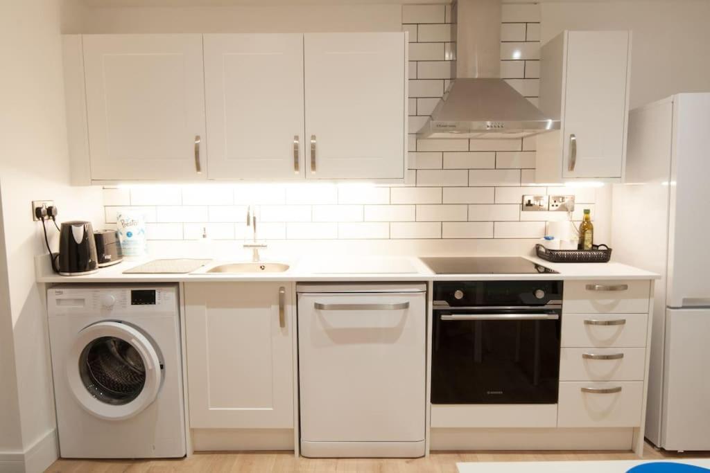 The Spitfire - Renovated 3-bed House In Cheltenham, Sleeps 8 * Cheltenham