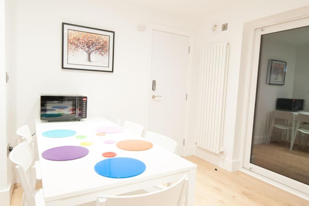 The Spitfire - Renovated 3-bed House In Cheltenham, Sleeps 8 *