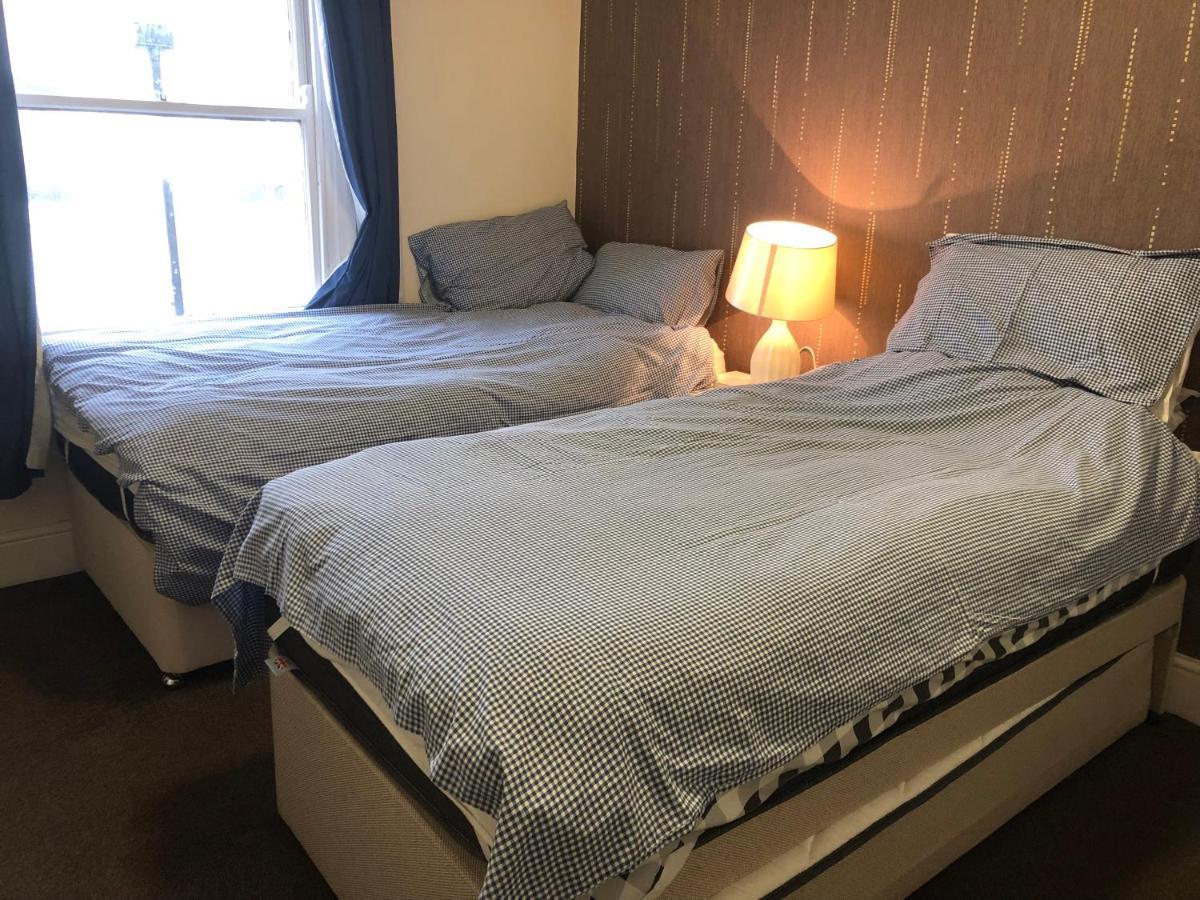 Comfortable Away From Home, Town Centre, Free Parking,multiple Homestay