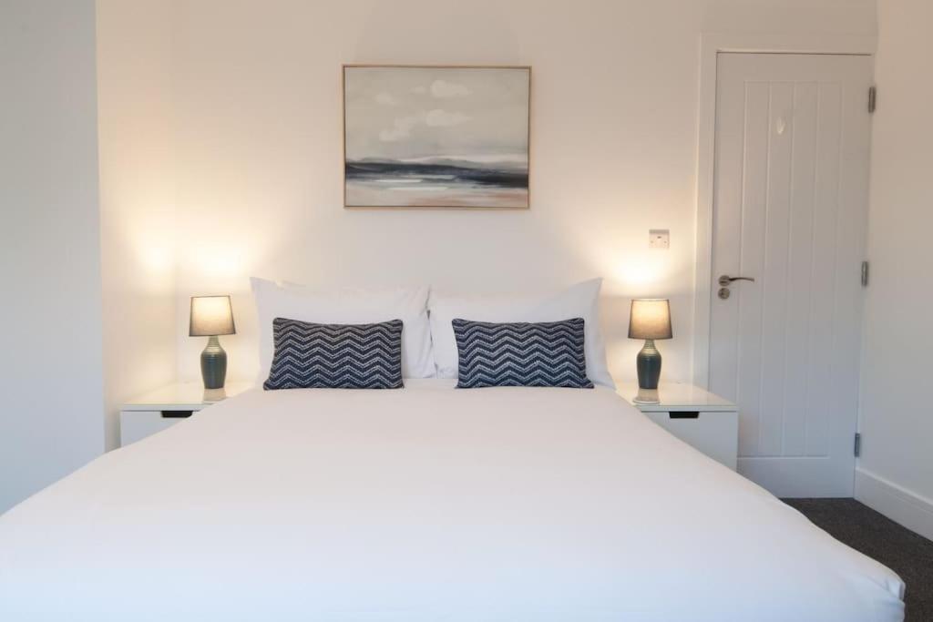 The Spitfire - Renovated 3-bed House In Cheltenham, Sleeps 8 * Cheltenham
