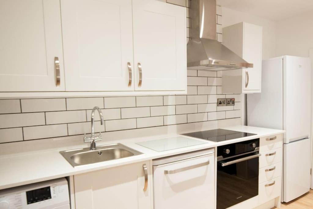 Holiday home The Spitfire - Renovated 3-bed House In Cheltenham, Sleeps 8 *