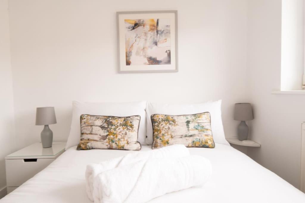 The Spitfire - Renovated 3-bed House In Cheltenham, Sleeps 8 Holiday home