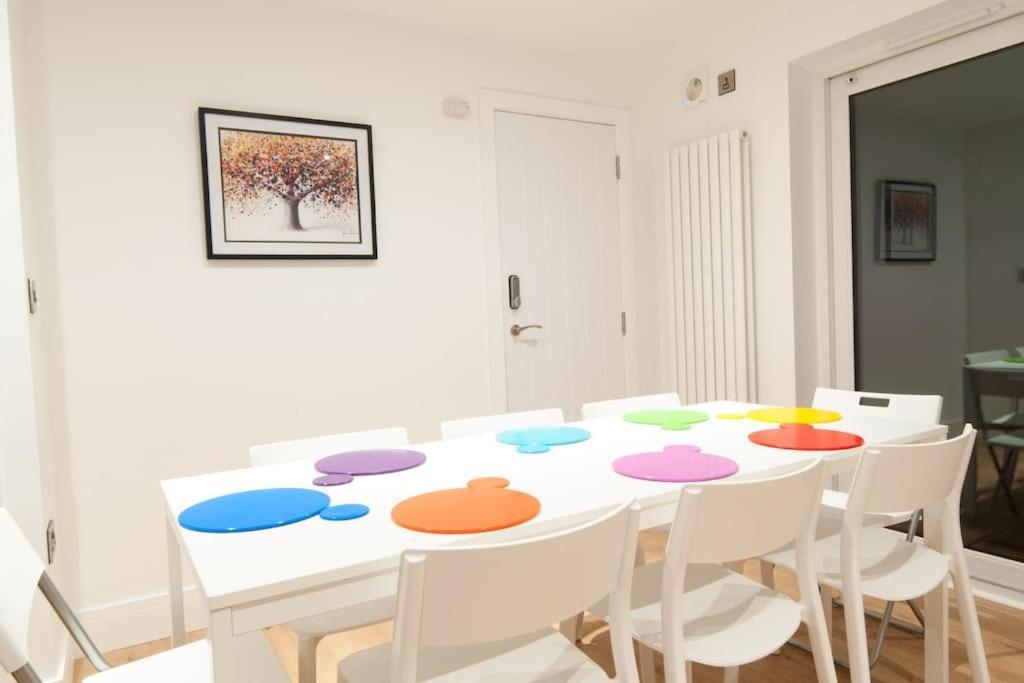 The Spitfire - Renovated 3-bed House In Cheltenham, Sleeps 8 Holiday home